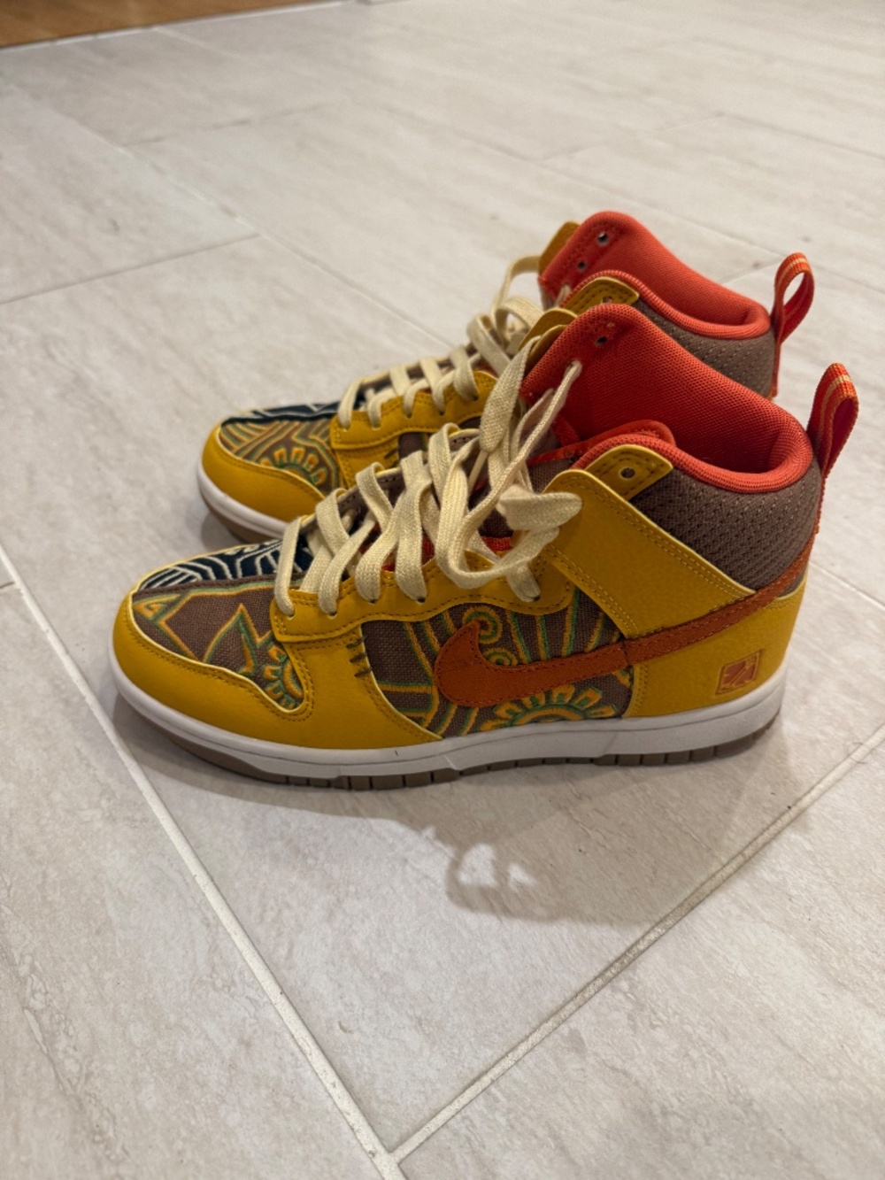 NEW Nike Dunk High "Somos Familia" Yellow/Blk/Orange | Women's 7.5 | Premium - Picture 6 of 8
